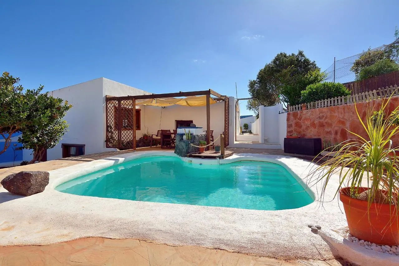 Bajo El Volcan Rural Villa Canaria Montana Blanca